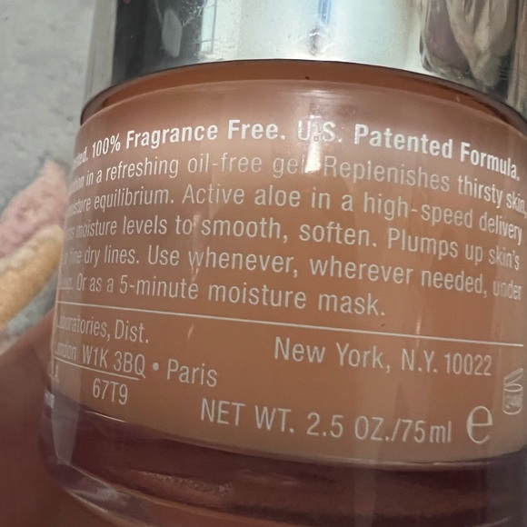 Clinique Moisture Surge Extra Thirsty Skin Relief - Peach with Silver Lid - Picture 3 of 4